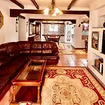 The House! Large Terrace & Bars! Traveller Awards 2024-2025-2026 شقة تورّيفيِخا